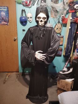 Gemmy poseable 6 foor Grim Reaper 2006 Halloween static prop.
