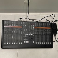 Solid State Logic Nucleus 2 Dark 16-Channel Digital Mixer and Control