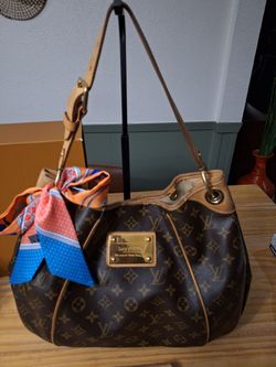 Louis Vuitton Galleria PM with Certificate of Authenticity