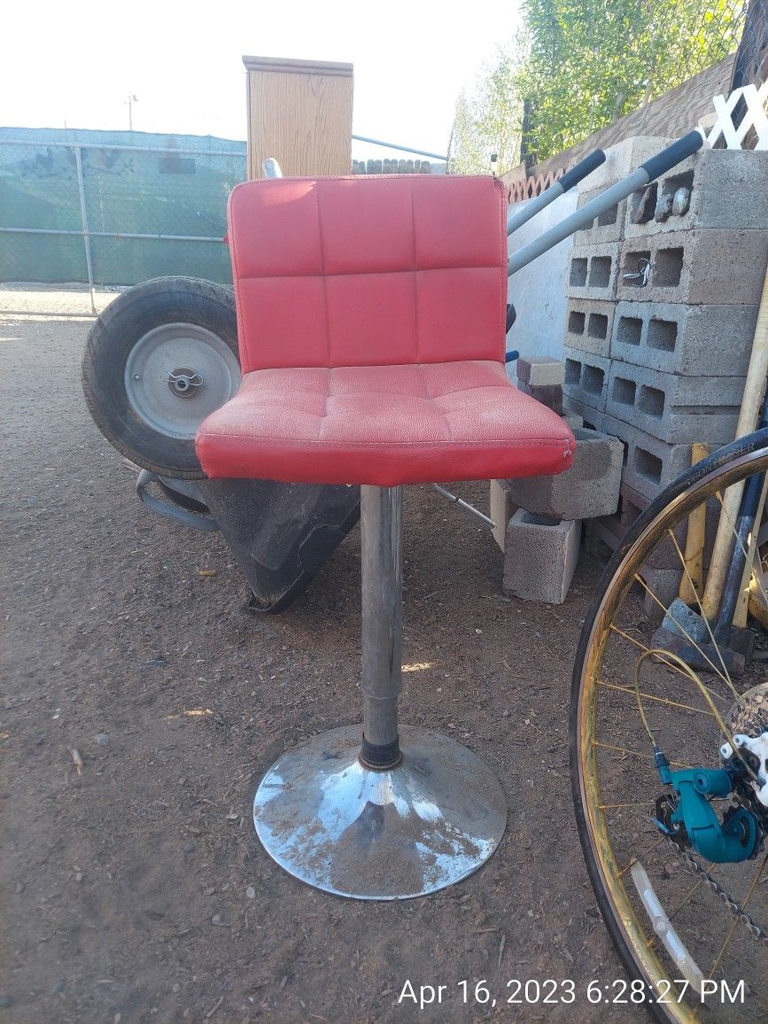 RETRO BARBER SHOP CHAIR