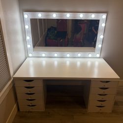 💄 Large Lighted Vanity Desk with Mirror – Excellent Condition!