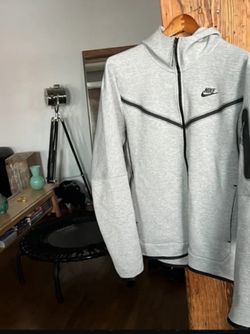 grey nike tech 