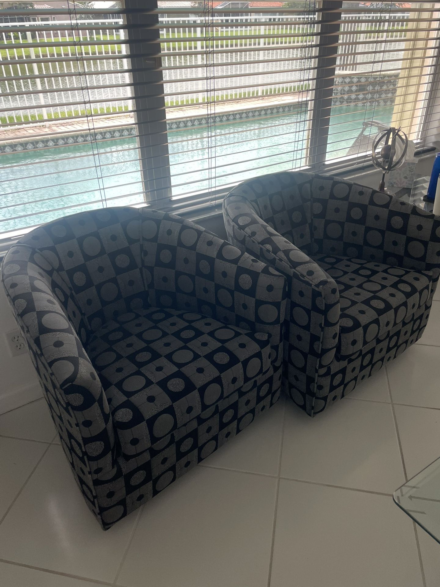 Black and Gray Swivel Chair Set