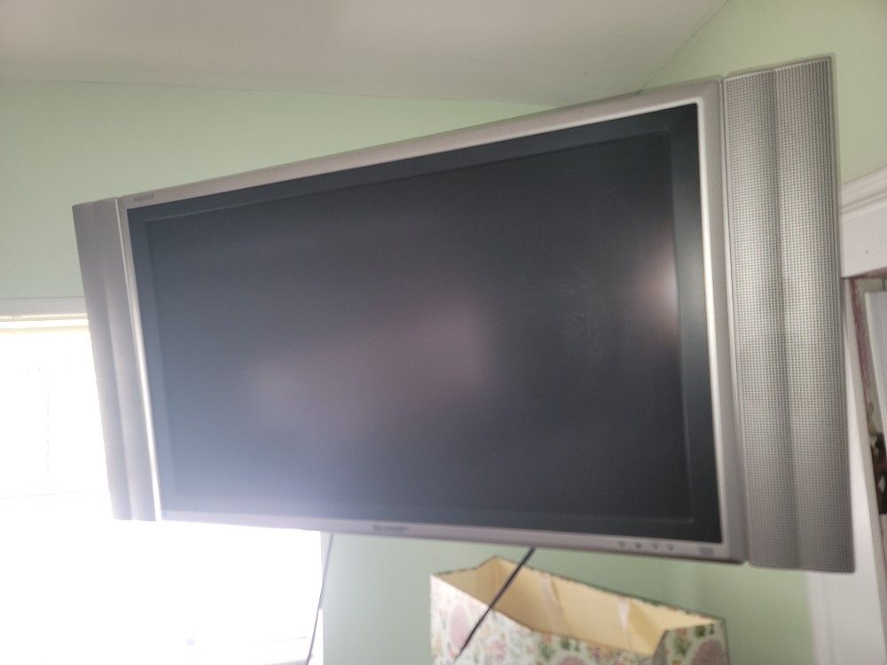 Sharp Aquos 32 Inch Television Monitor