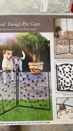 Pet store dog gate
