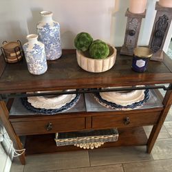 Table- Accent
