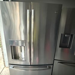  Very nice GE refrigerator everything work good only $575