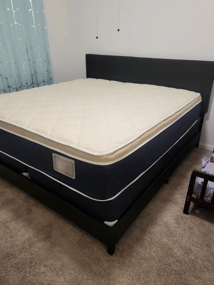 NEW KING PILLOW TOP MATTRESS With BOX SPRING👌