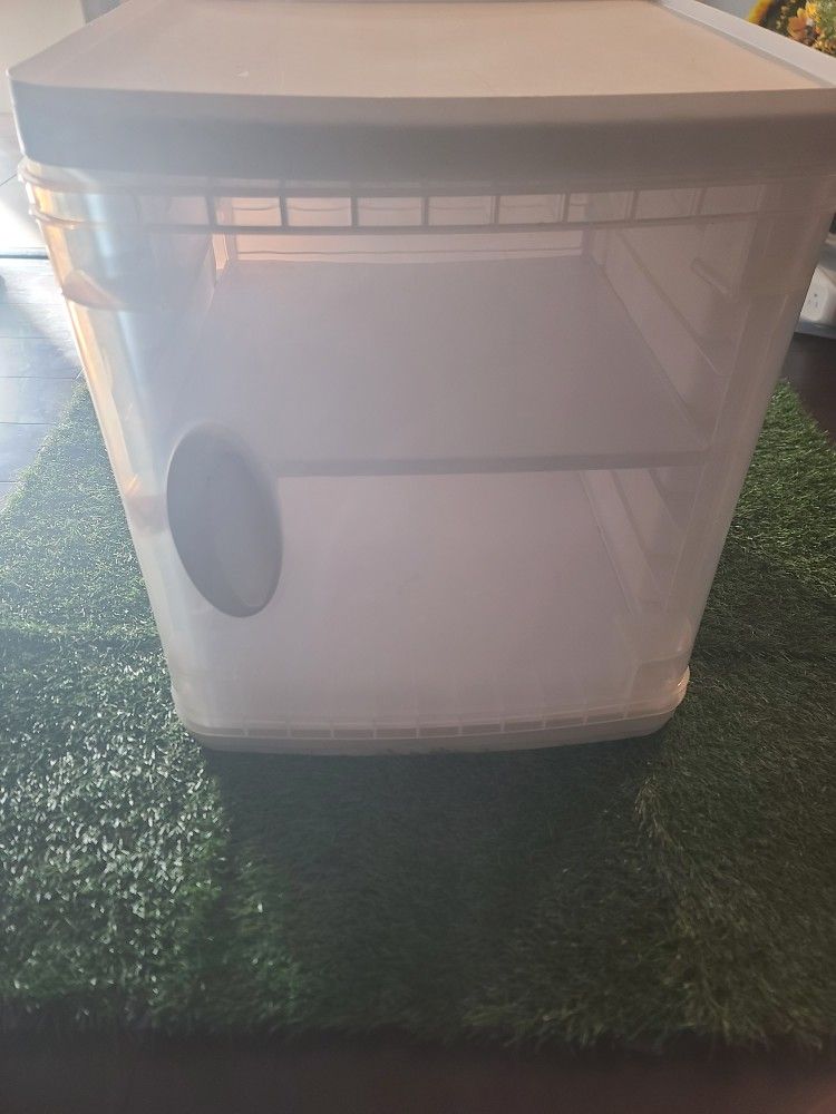 Plastic Storage Bin/Container