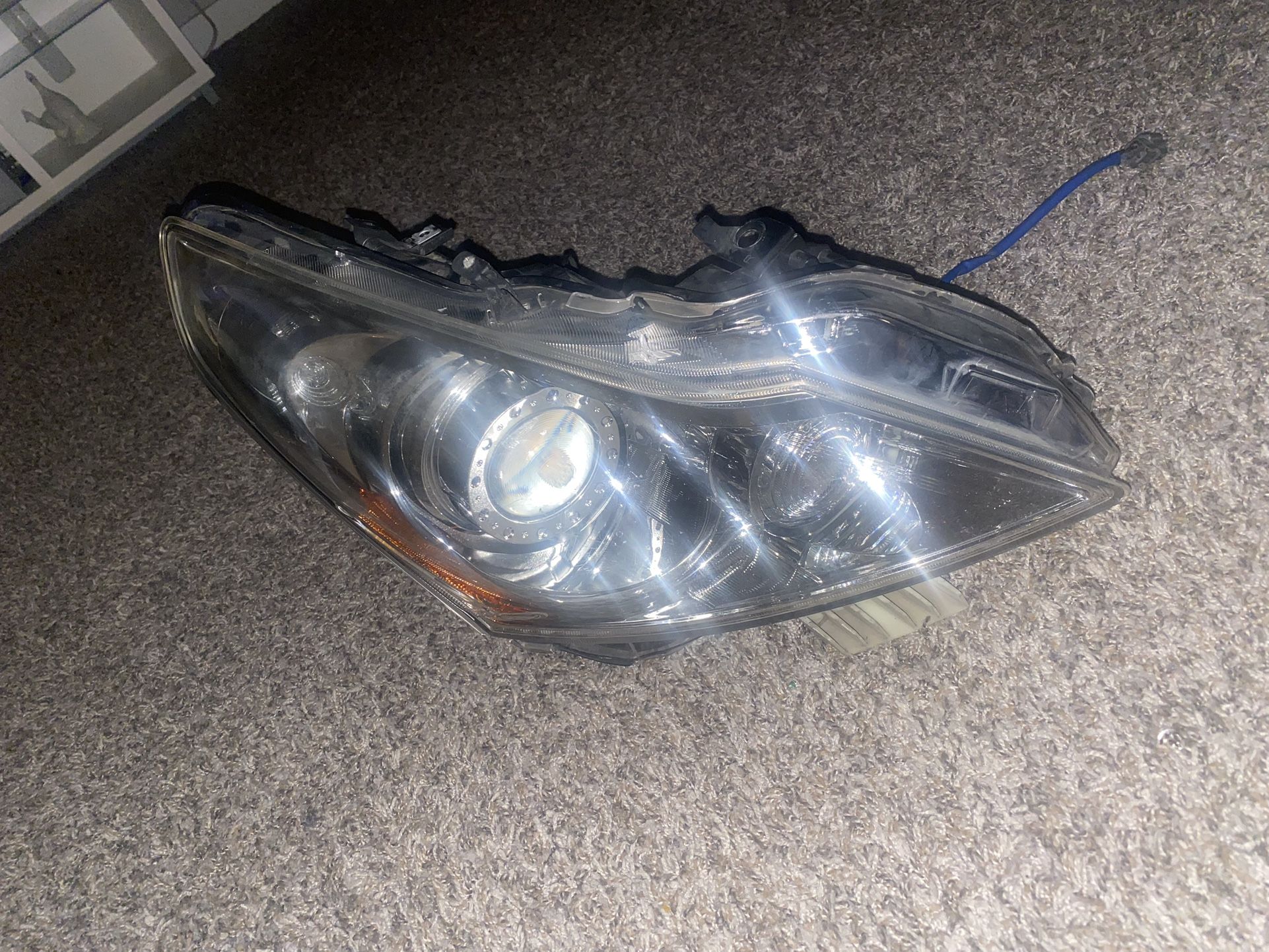 Infiniti G37x Passenger Side Headlight