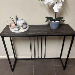 Pace 39.4'' Console Table