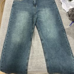 Got @ thrift, no brand name, has a nice fade