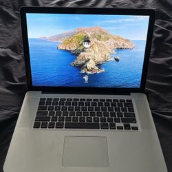 Giant MacBook Pro 15" 2 TB SSD 16 GB RAM with Charger