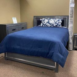 SPECIAL] Lodanna Gray LED Panel Bedroom Set