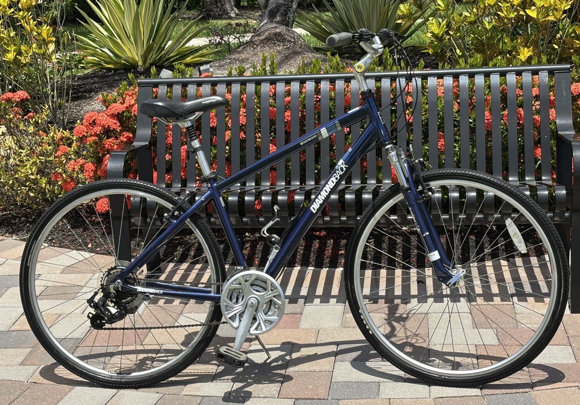 Diamondback Edgewood 3X7 Mountain/Hybrid Blue Metallic Aluminum Bicycle