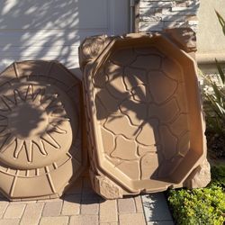 Sandbox (plastic) - FREE