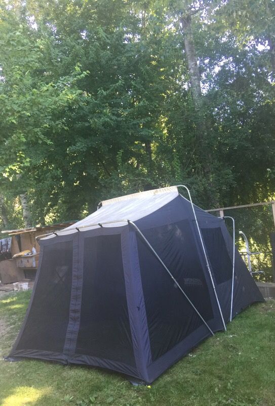 Nice Wenzel Forester Canopy / 4 people canvas tent