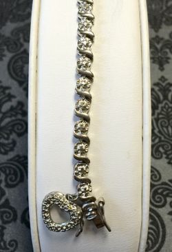 Diamond Tennis Bracelet in Silver, 7.5" Absolutely Stunning
