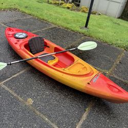 Single Person Kayak w/ 1 Paddle