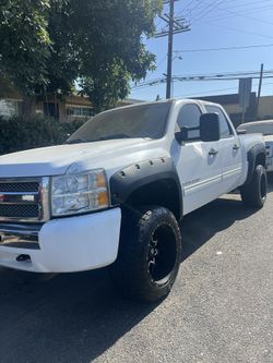 CHEVY SiLVERADO 🤍👻