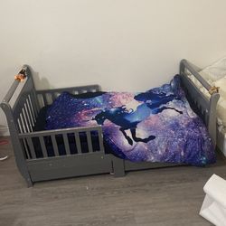 Toddler Bed With Two Drawers 