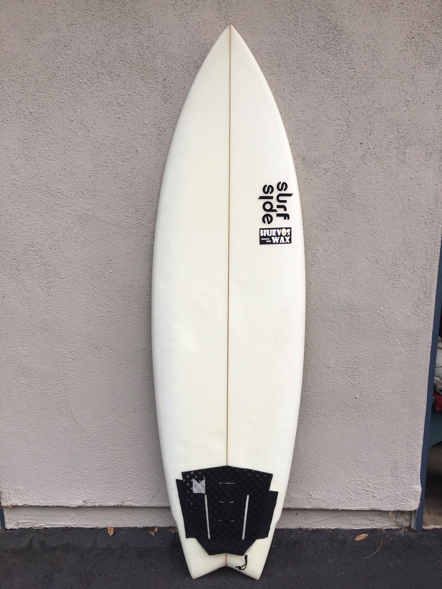 Twin Fin Surfboard - 5’10” x 20” x 2 5/8”