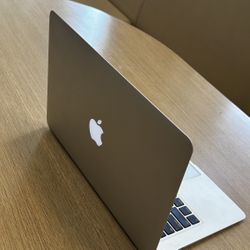 Apple MacBook Air 13” Core i5 processor 4GB RAM 256GB SSD STORAGE DRIVE $175 