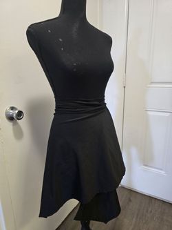 Falda negra asimetrica negra para baile