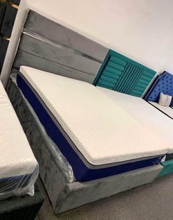 New IN Box Gorgeous Grey Velvet  Platform King Size Bed Frame