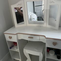 Kids Makeup Vanity 