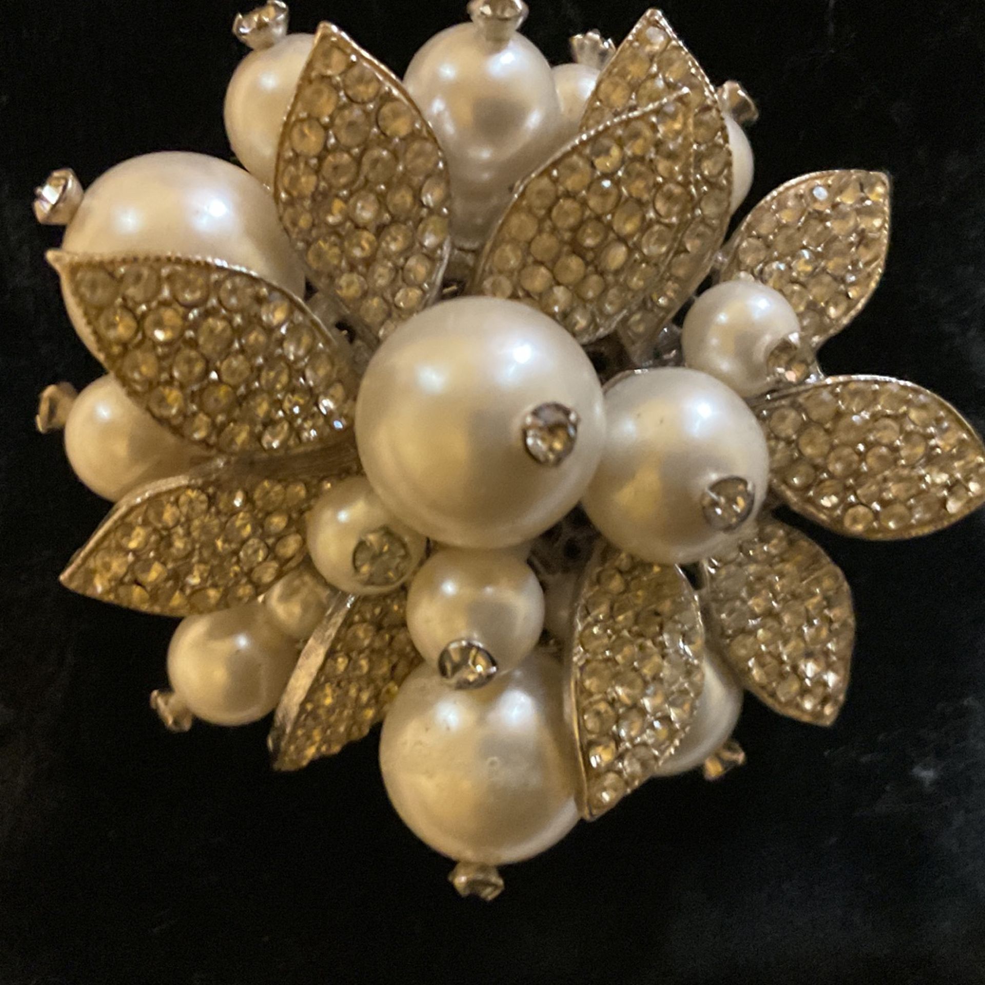 Brooch( Pearl And Rhinestones )