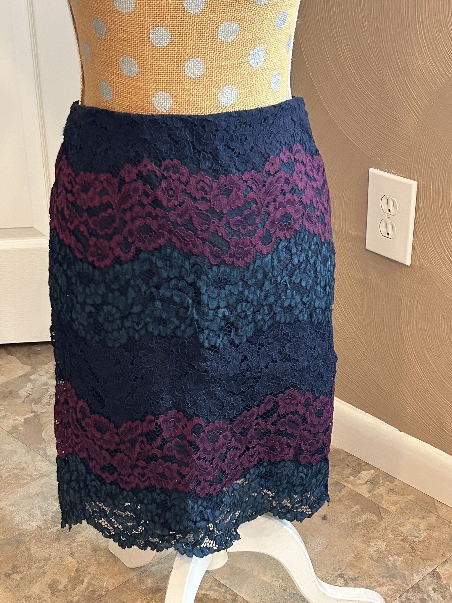 Ann Taylor Size 6 Dark Multicolored Lace Pencil Skirt Fully Lined