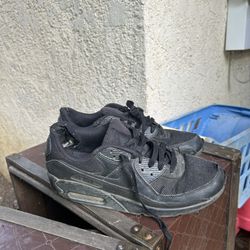 Black Nike Shoes 