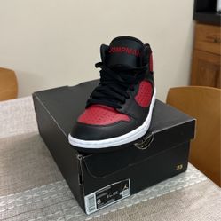 $125 NEW MENS SIZE 8 JORDANS