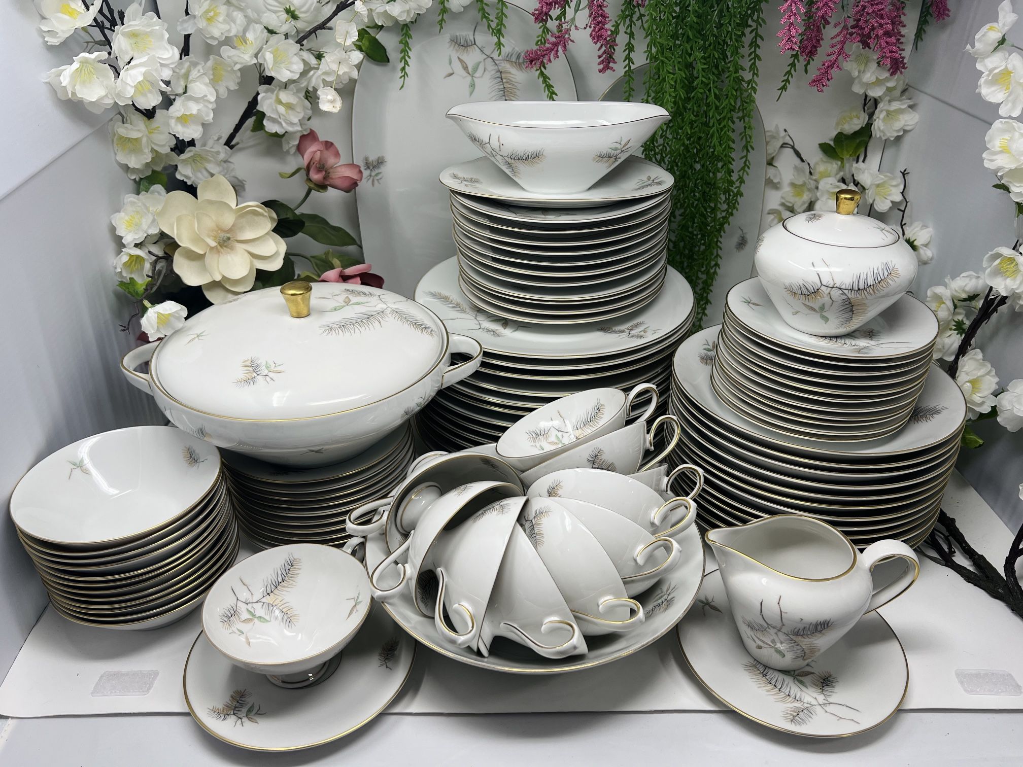 Vintage Bavaria Porcelain Dinner Set – 83 Pieces – Germany