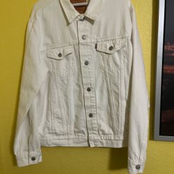 Levi’s white Trucker