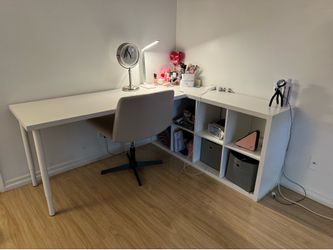 L-shaped desk and chaie