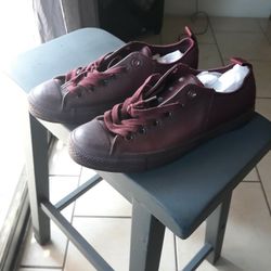 Women's Converse All Star ,size 9 ....Burgundy 