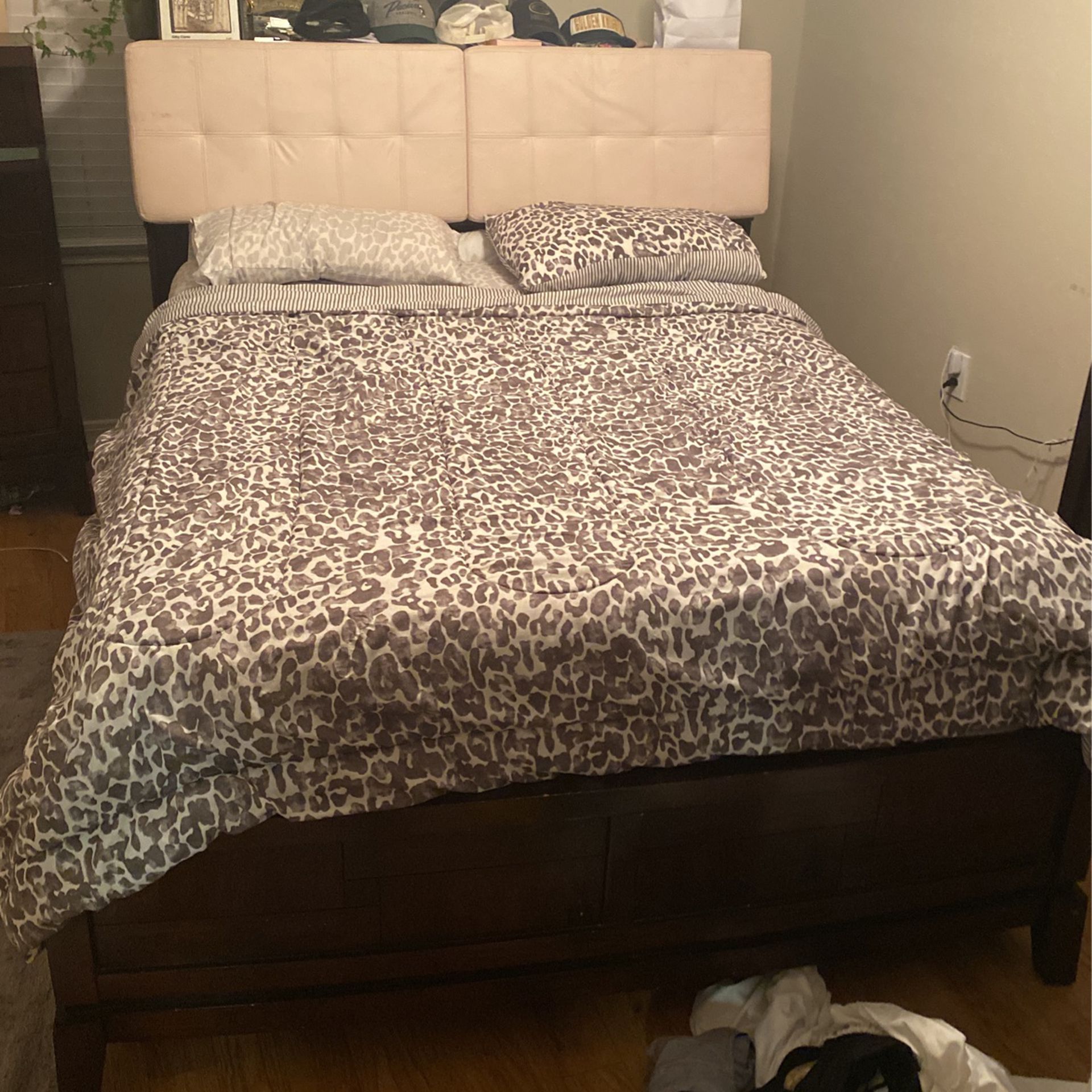 Queen Bedroom Set Ashley Furniture , Light Up Night Stand, Long 6 Drawer Dresser With 4’by 4’ Detachable Mirror , Bed Has Two Beautiful Fold Down Comp