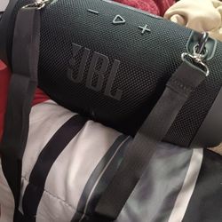 JBL  XTREMM4 BLUETOOTH SPEAKER 