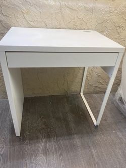 White Desk - Delivery Available For An Additional Fee - See My Other Items 😀