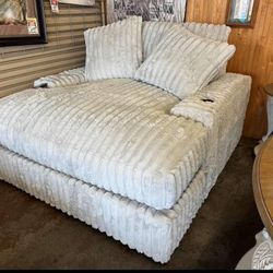 Oversized Lounge Chaise