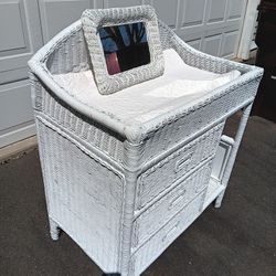 VINTAGE WHITE WICKER BABY CHANGING TABLE 