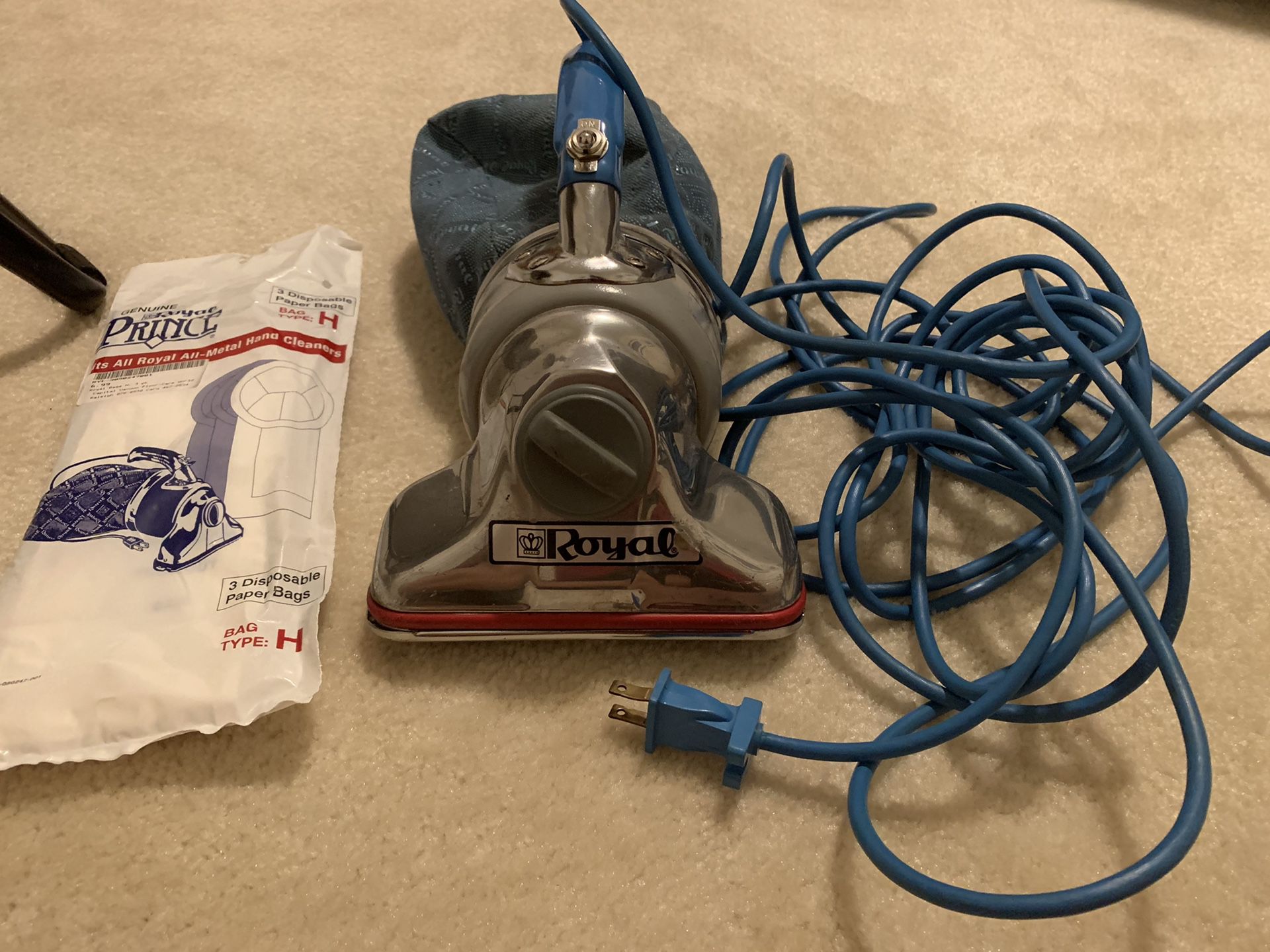 1988 Royal 501 Hand Vacuum Comes With Bags And New Belt