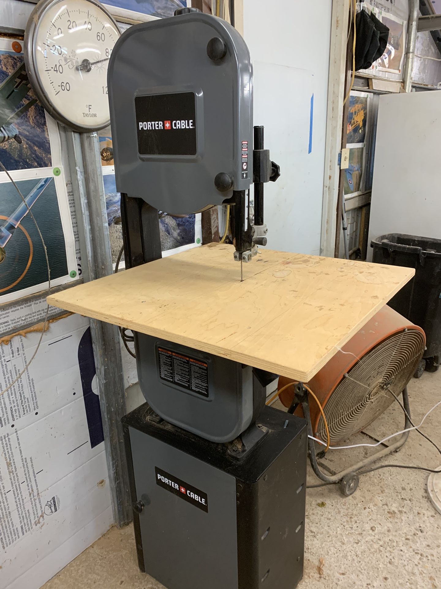 Porter Cable 14” Band Saw Bandsaw Great condition . Includes Owners manual and extra blade.