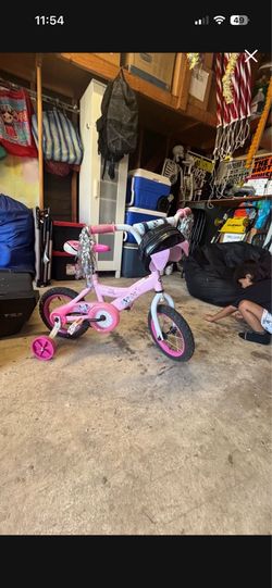 Free kids Minnie Mouse bike w flat tires