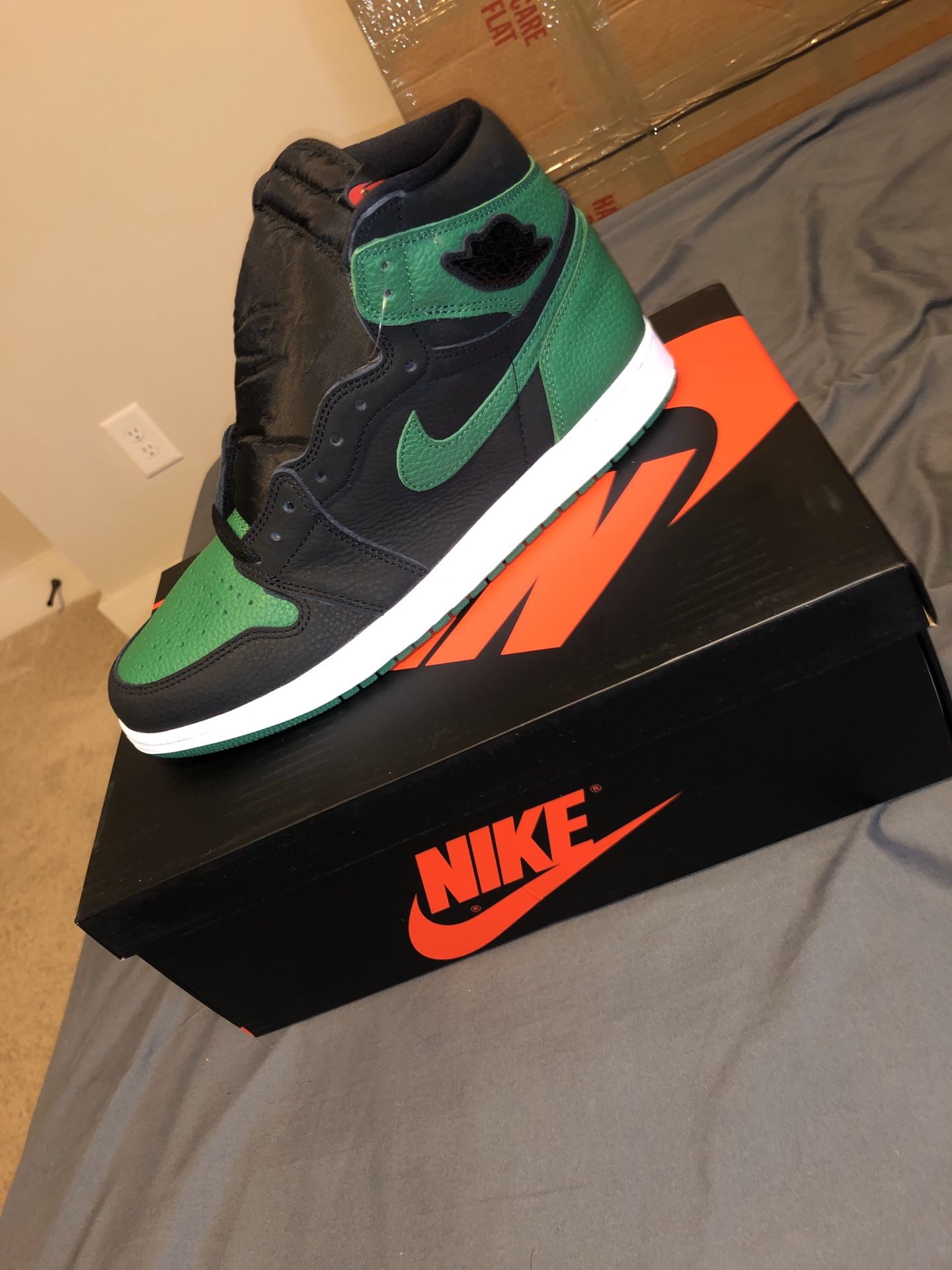 Air Jordan 1 pine green