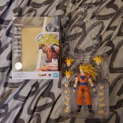 S.H. Figuarts Dragon Ball Z Super Saiyan 3 Goku Action Figure