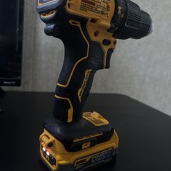 DeWalt 20V MAX Brushless Drill/Driver w/ POWERSTACK Battery