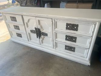 Dresser